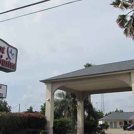 Camelot Inn & Suites Highway 290/Northwest Freeway